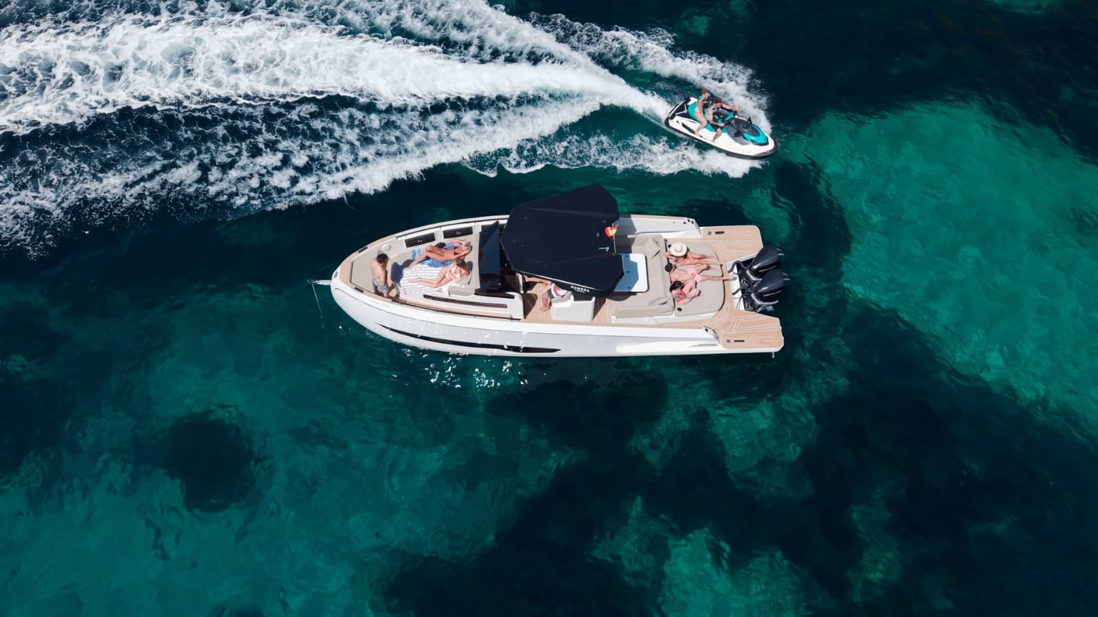 Kumbra 34 con moto de agua